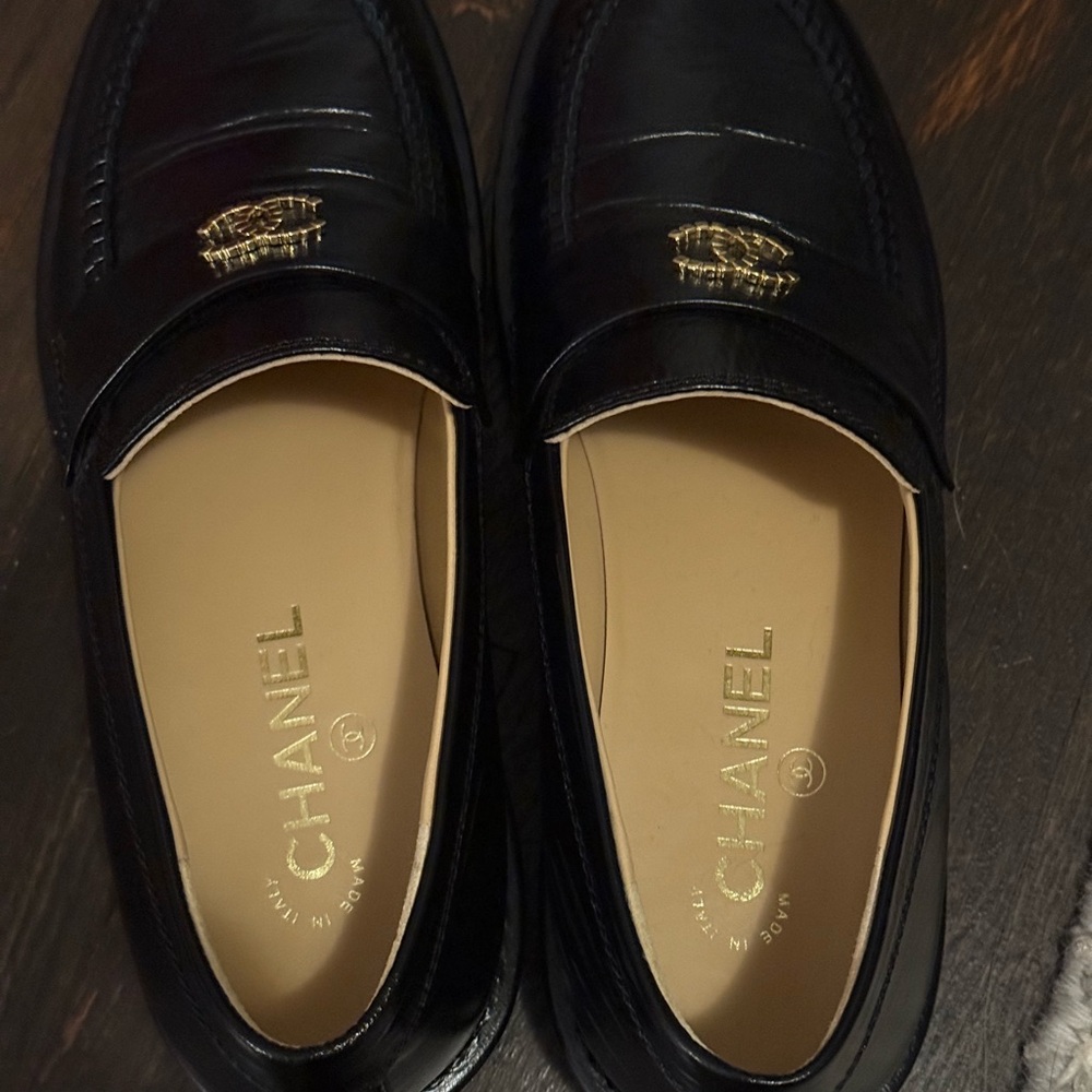 Chanel cruise 2024/2025 Shiny Crumpled Calfskin Black Moccasins - Picture 11 of 16